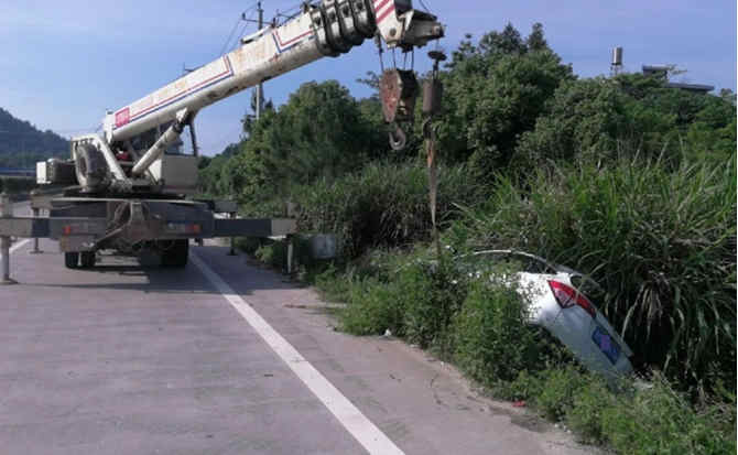 石楼重载吊车救援